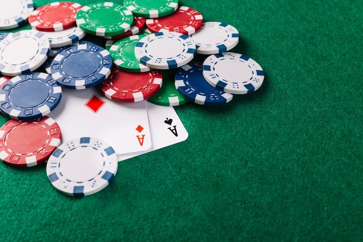 Sic Bo dice shaker and payout table displayed on hgo909 link live-dealer interface